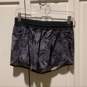 Lululemon Tracker short multicolor size 8